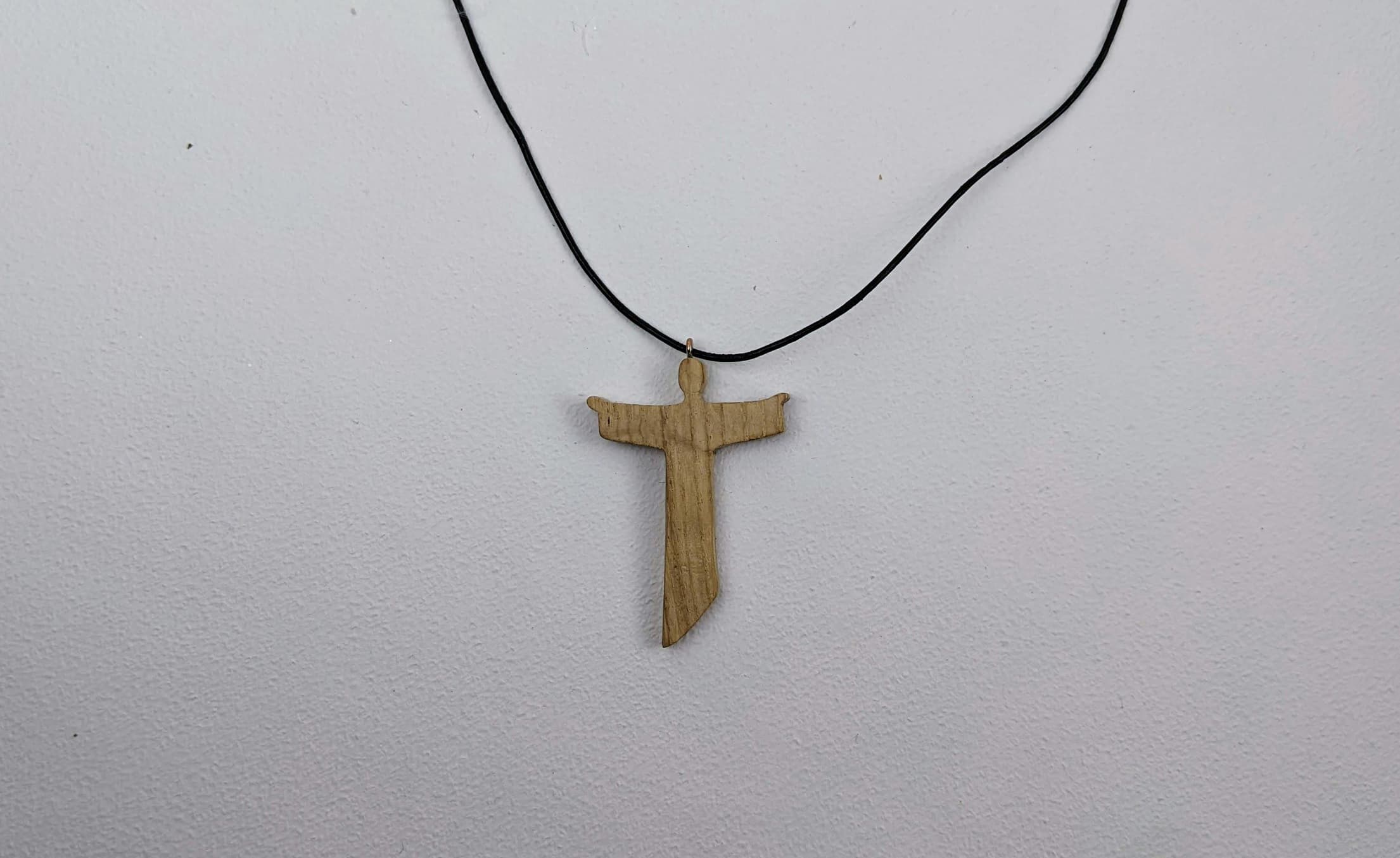 croix bois pendentif Christ