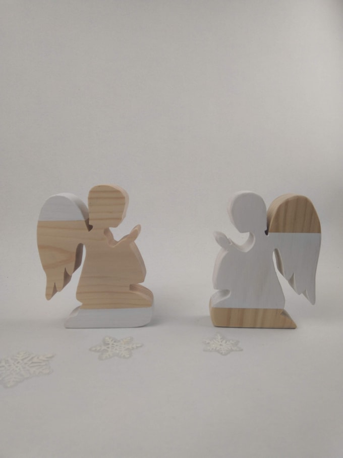 2 anges bois et blanc en prière face à face