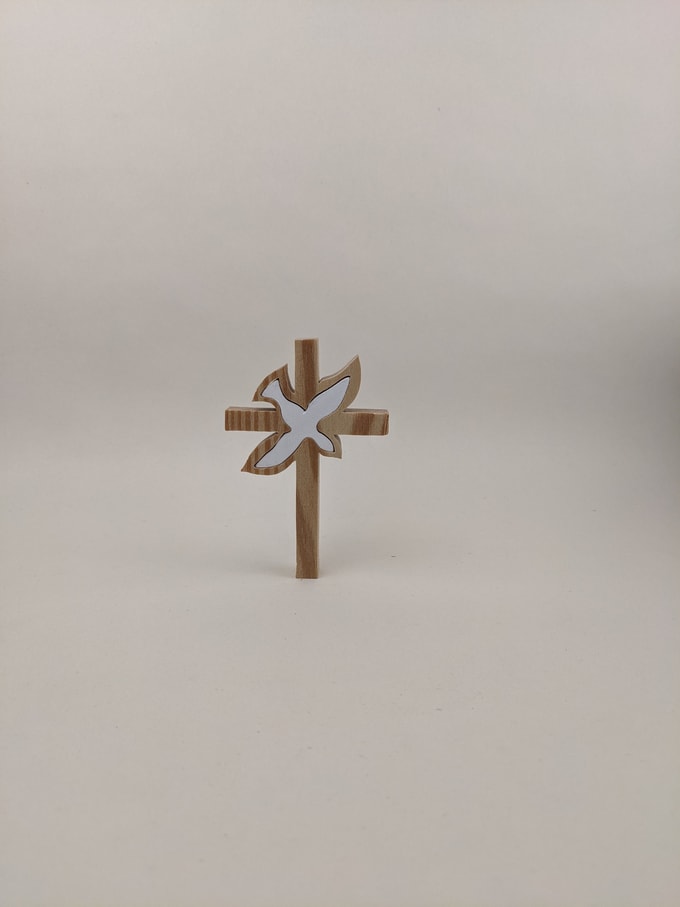 croix avec colombe tournée vers le bas