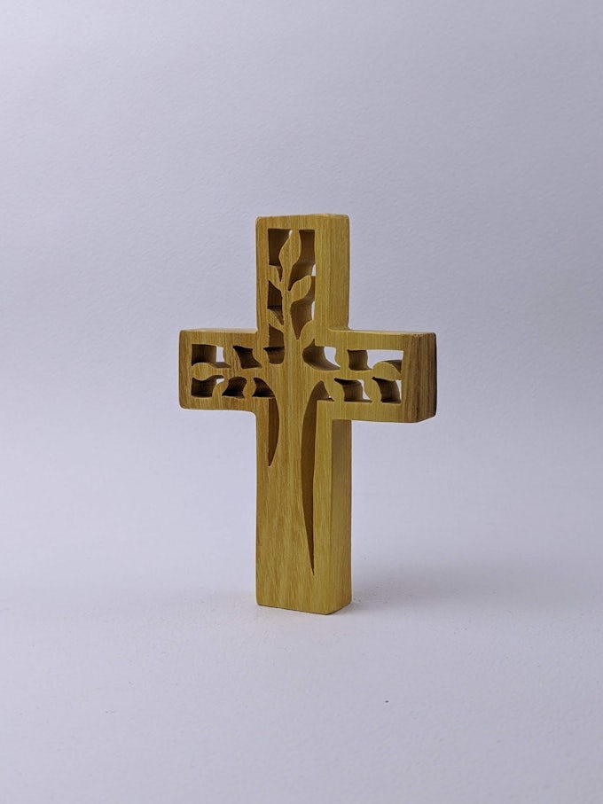 croix arbre ciselé