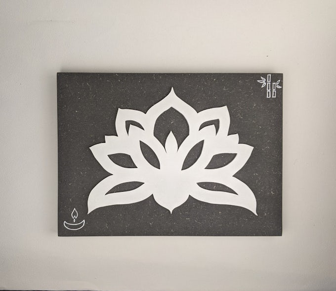 fleur de lotus sur cadre gris foncé