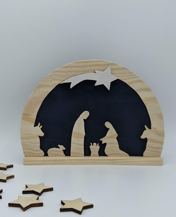 crèche de Noël arrondie bleu nuit et bois