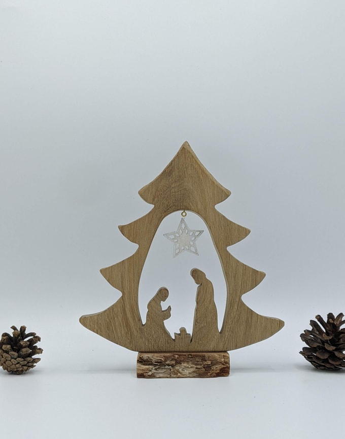 crèche sainte famille sapin