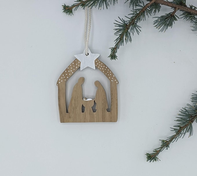 crèche de Noël à suspendre maison