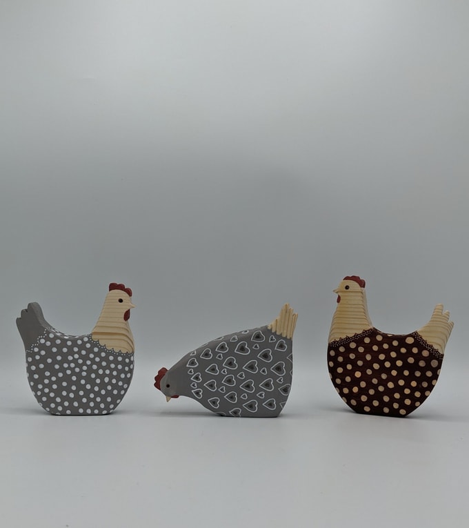 3 poules colorées