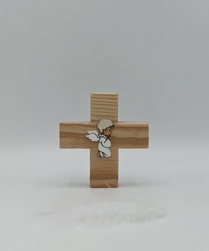 croix angelot en prière