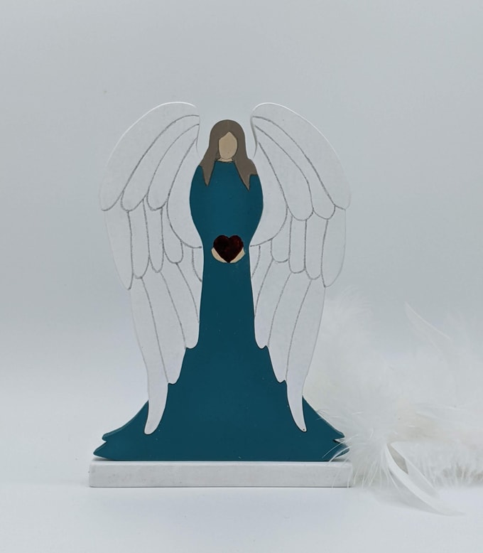 ange archange bleu ailes blanches portant coeur