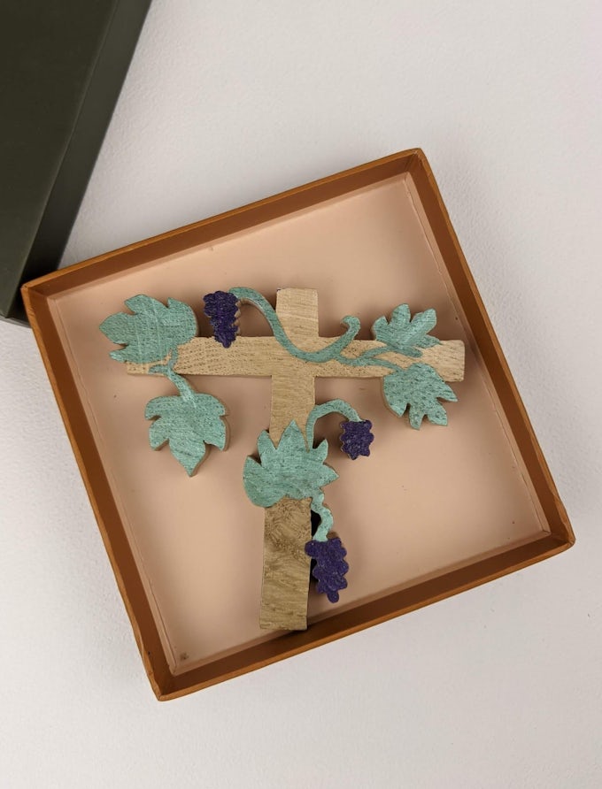 croix avec vigne colorée