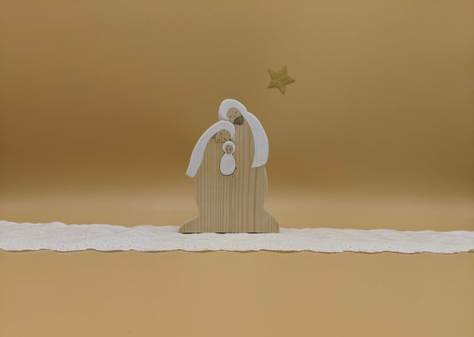 crèche de Noël lovée autour de Jésus